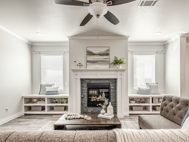 Foto del edificio - Pool + Deer Creek Schools + 4 bedrooms + 3 car garage + Bonus Room