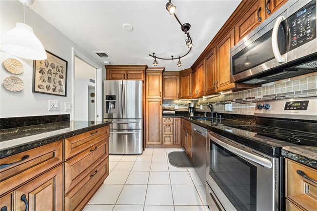 Building Photo - 3150 N Course Ln