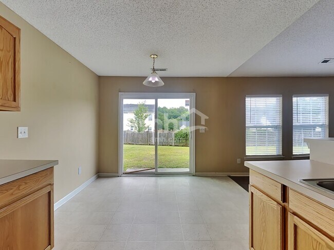 Foto del edificio - 5023 Holdsworth Dr