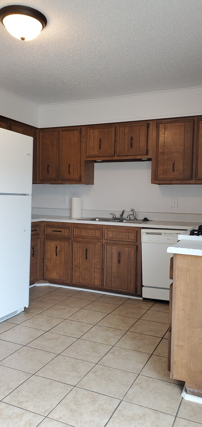 Building Photo - 618 Brierly Dr