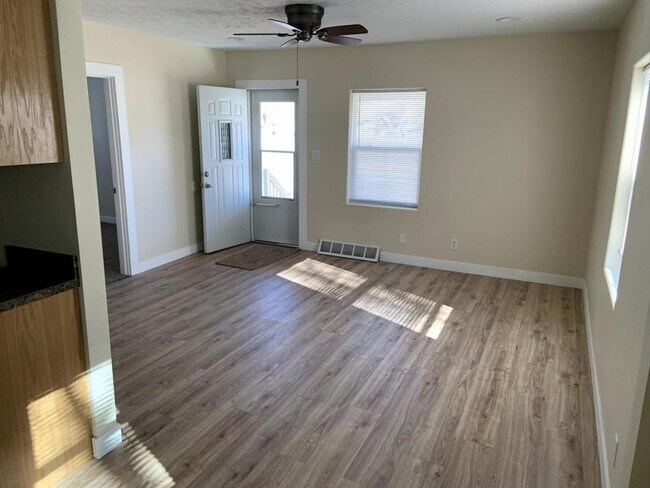 Building Photo - 522 S 28th Street