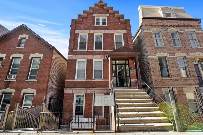 Building Photo - 1645 W 17th St
