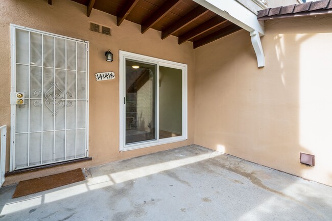 Foto del edificio - 14141 Moorpark St