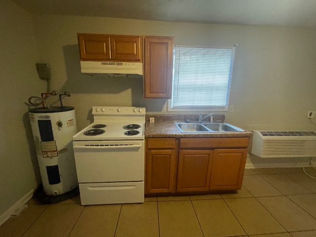 Building Photo - 103 W 17th St