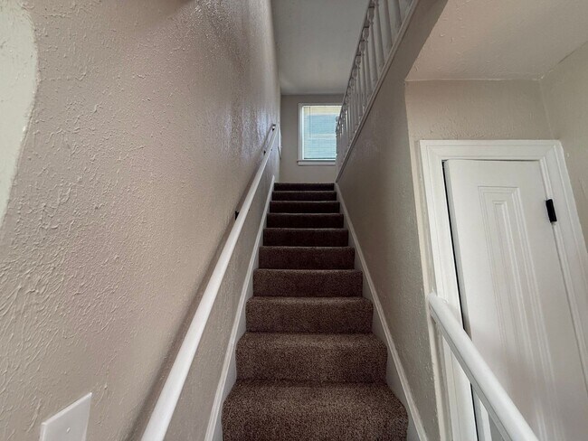 Building Photo - Renovated 3-Bedroom Home – We Welcome Sect...