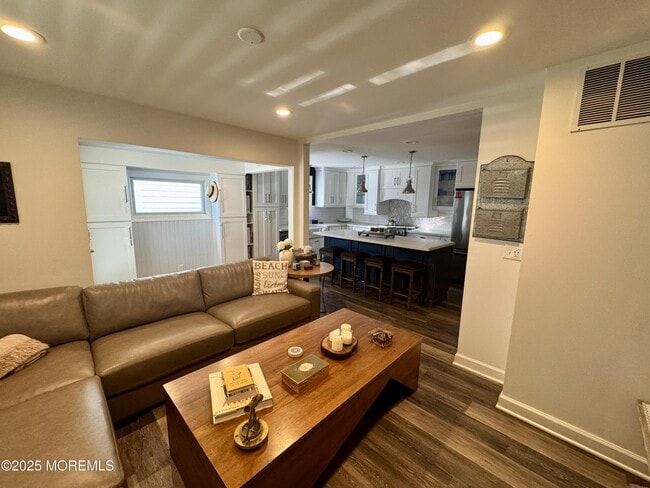 Building Photo - 218 Marine Pl