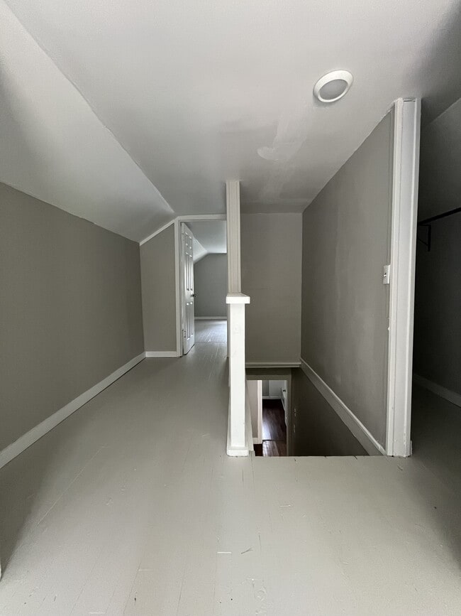 Building Photo - 319 W Cooper St