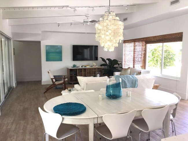 Building Photo - 145 Beacon Ln