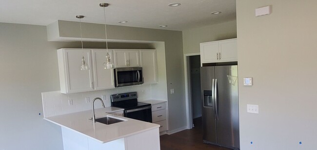 Building Photo - Brand New Townhome