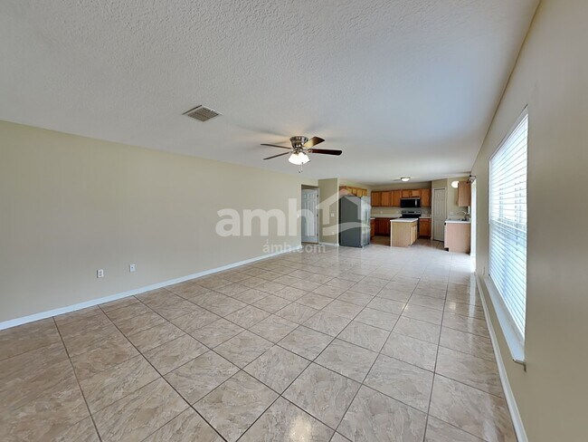 Building Photo - 31810 Parkdale Dr