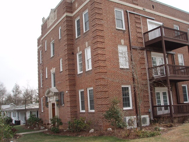 Building Photo - 616 5th Ave W