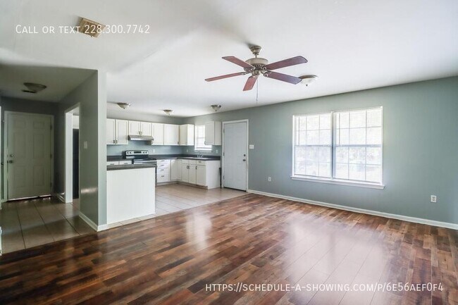 Foto del edificio - 124 30th 1/2 St-B