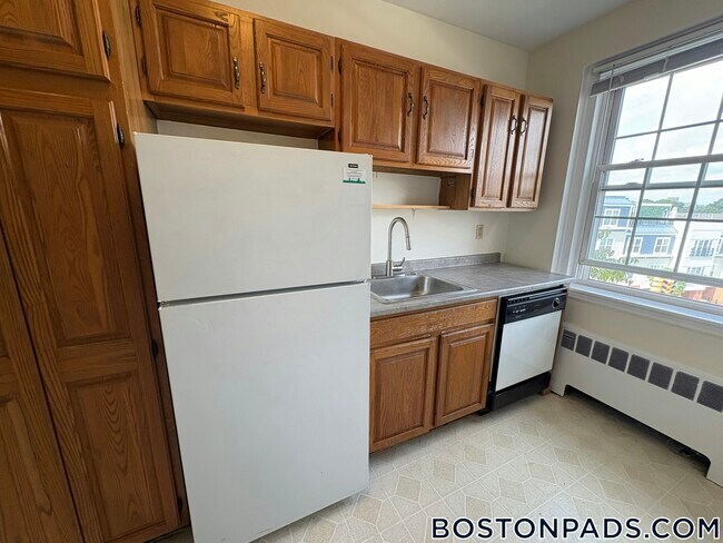 Building Photo - 550 Belmont St