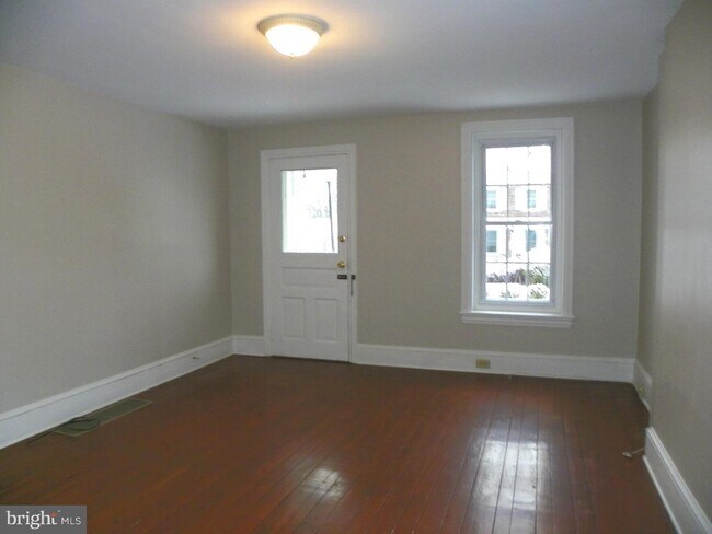 Building Photo - 509 S State St