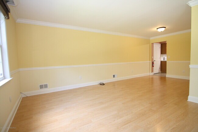 Foto del edificio - 3 Leona Ave