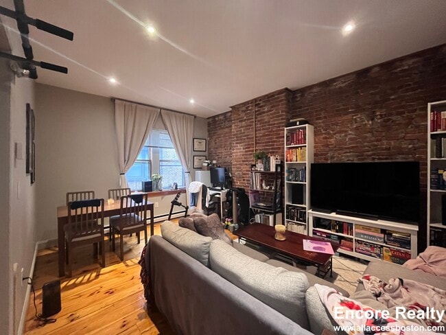 Building Photo - 17 Garrison St