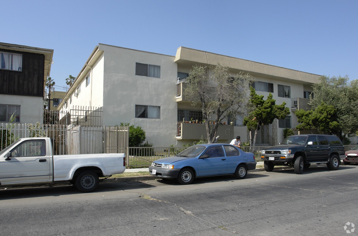 Building Photo - 5427 Romaine St