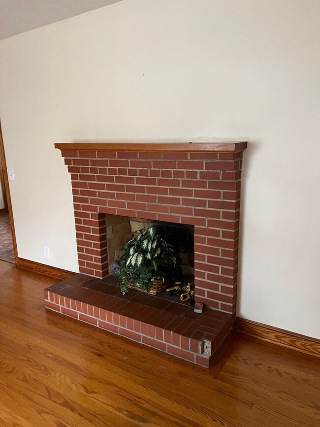 Building Photo - 2 Bedrooms / 1 Bath   Kingsport, TN 37660
