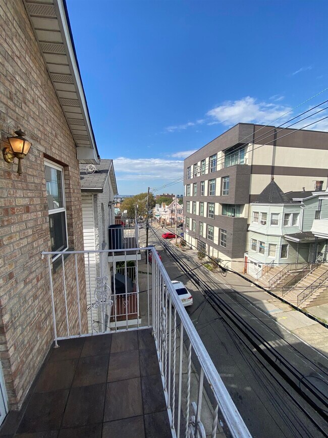 Foto del edificio - 163 Grant Ave