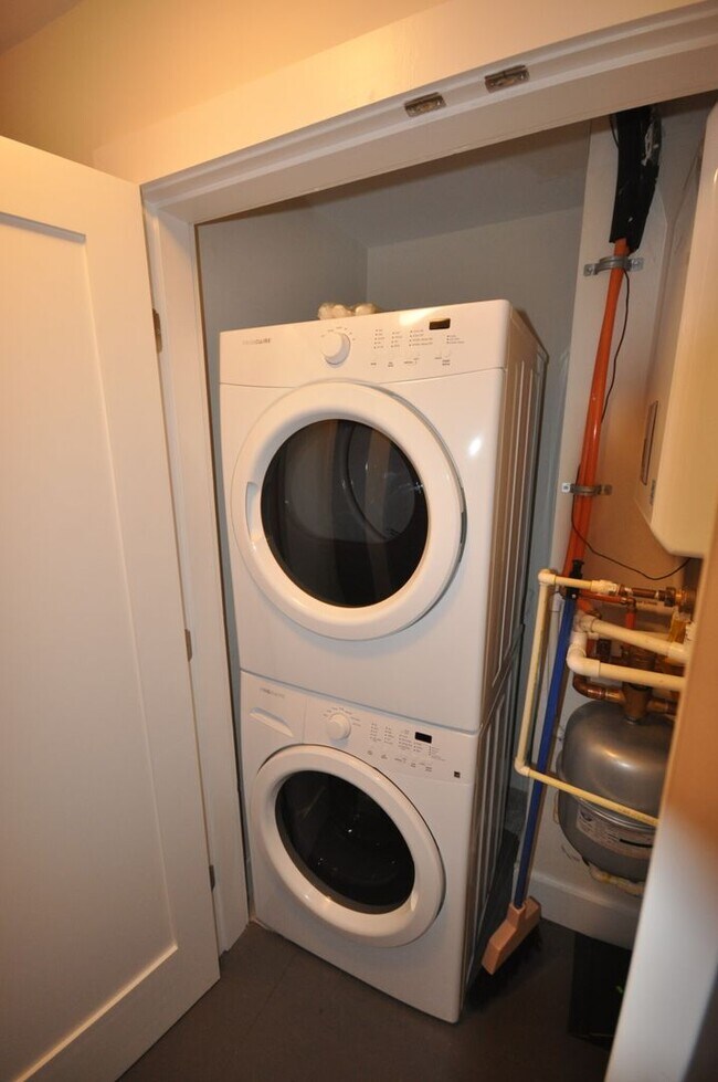 Foto del edificio - 20% off Fee!  Luxury Unit with Laundry in ...