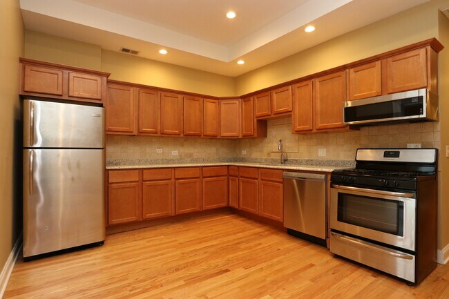 Foto del edificio - 2431 N Kedzie Blvd