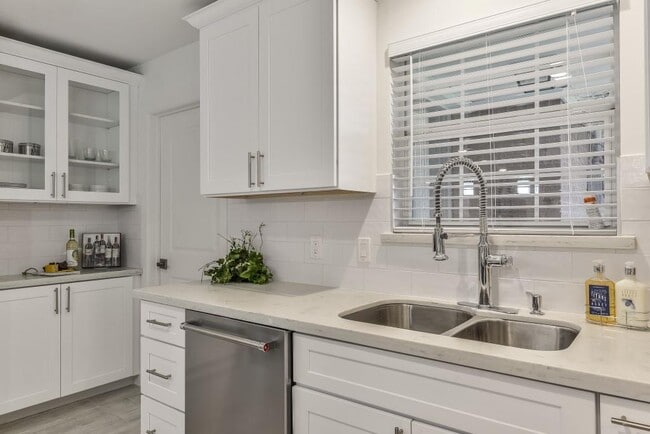 Foto del edificio - 5470 Darnell St