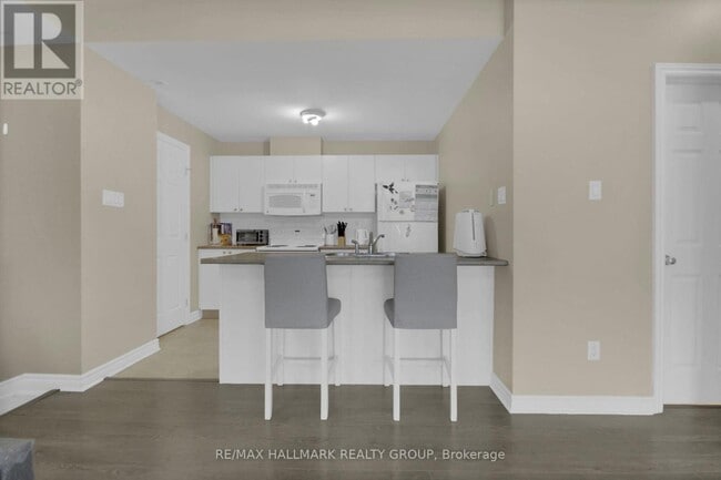 Building Photo - 1109 Stittsville Main St