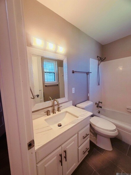 Foto del edificio - 4320 Bluebonnet Rd