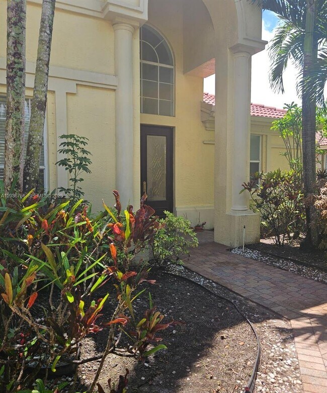 Foto del edificio - 13382 Lakepointe Cir