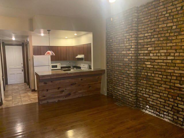 Foto del edificio - 2023 N Kenmore Ave