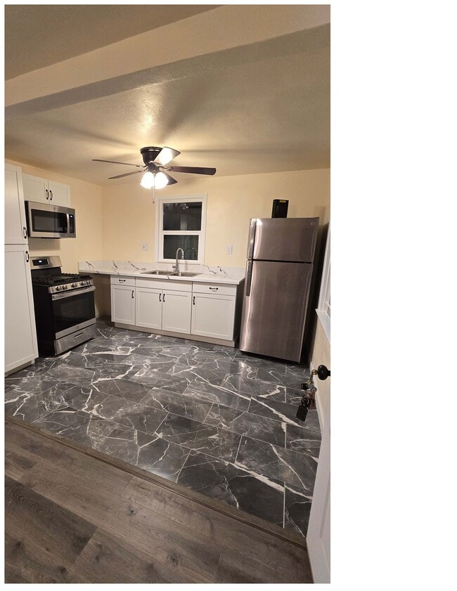 Building Photo - 10217 Yorba St