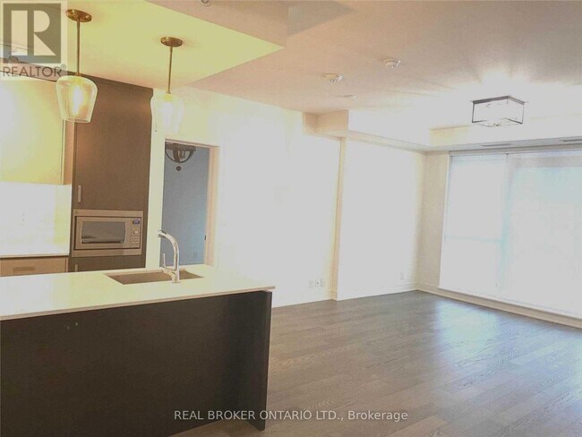 Photo du bâtiment - 1575 Lakeshore Rd W
