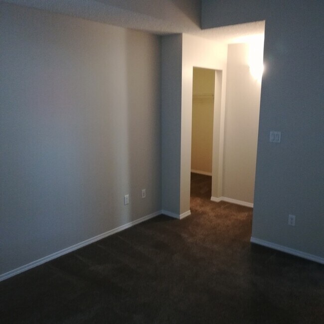 Photo du bâtiment - 1179 Summerside Dr SW