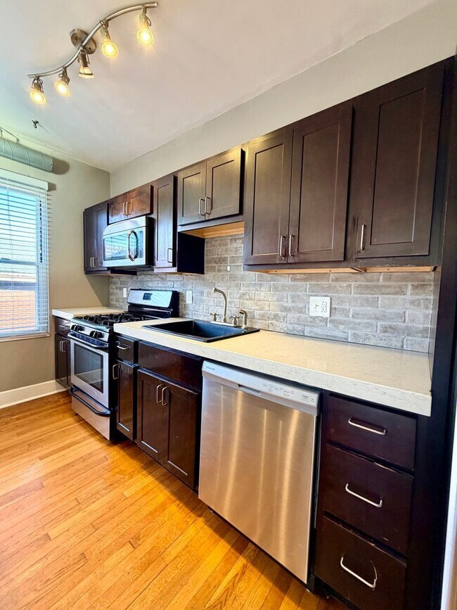 Foto del edificio - 6407 Bartlett St