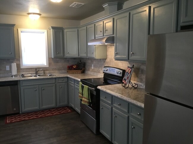 Building Photo - PRE-LEASING FOR AUGUST! Amazing Updates - ...