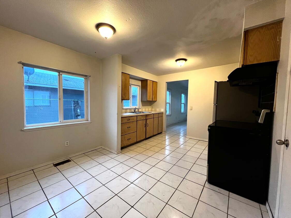 Foto principal - Non-Refundable & Security Deposit Total: $...