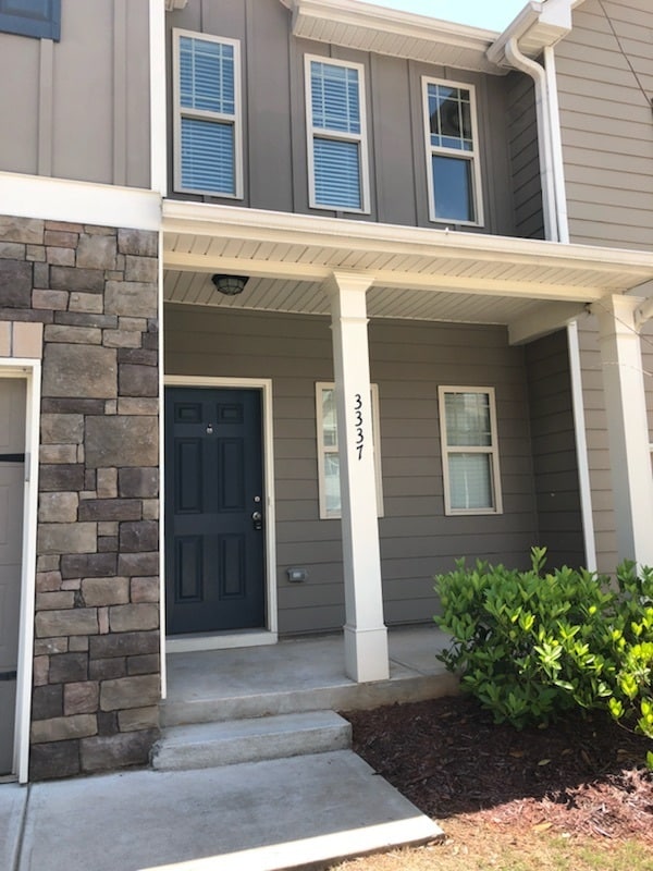 Building Photo - NEW LISTING - GORGEOUS TOWNHOME IN KENNESAW!