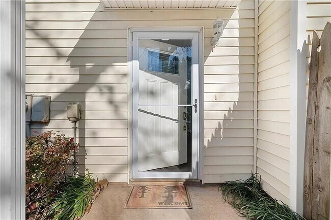 Foto del edificio - 2025 Brittania Cir