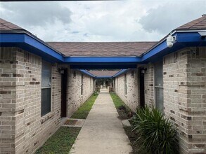 Building Photo - 20 Diamondhead Ave