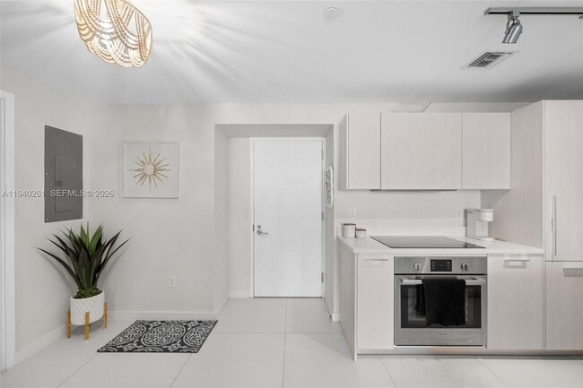 Building Photo - 501 NE 31st St