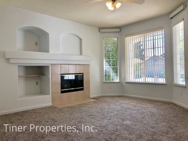 Building Photo - Beautiful, Updated Roseville Home