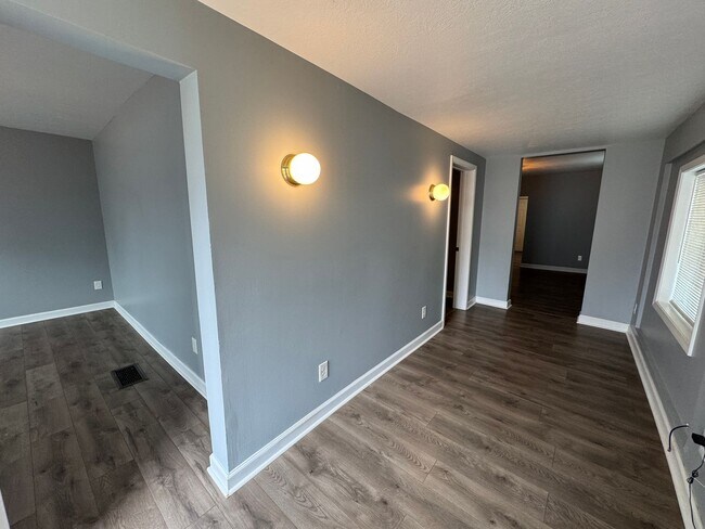 Foto del edificio - Fountain Square 3 Bed 2 Bath with fenced in backyard