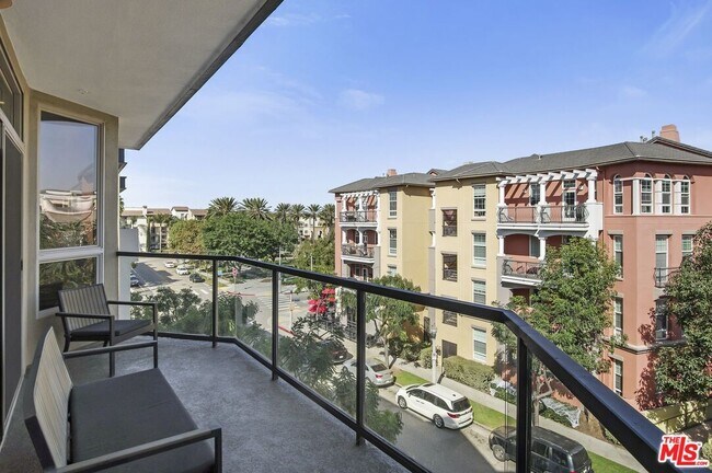 Building Photo - 13044 Pacific Promenade