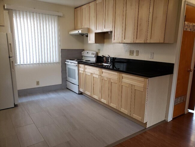 cocina nueva - 720 Rancheria Dr