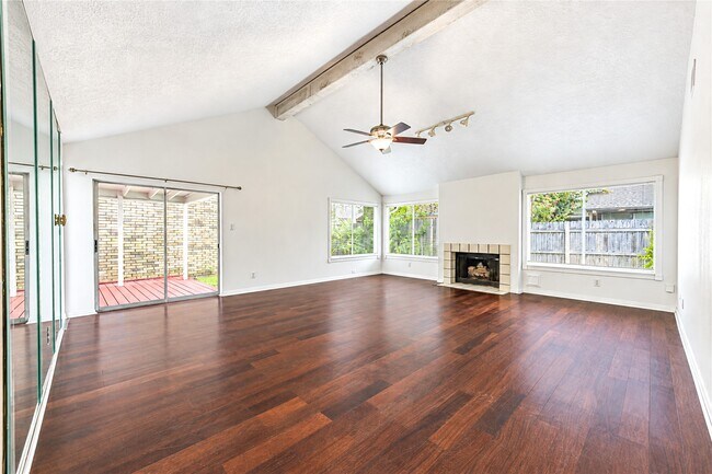 Foto del edificio - 1719 Sullins Way