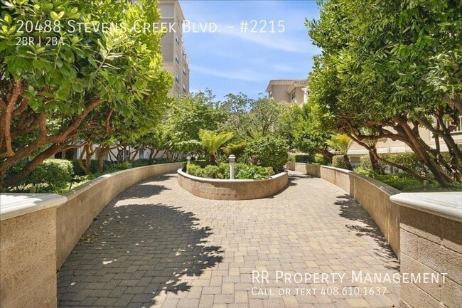 Building Photo - Light and Bright Condo in Montebello Commu...