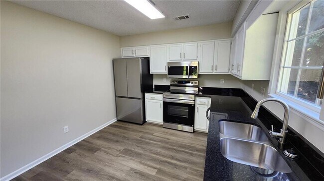 Building Photo - 7847 Sugarland Dr