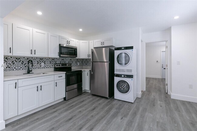 Building Photo - 6125 SW 40th St