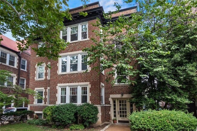 Foto del edificio - 6301 Southwood Ave