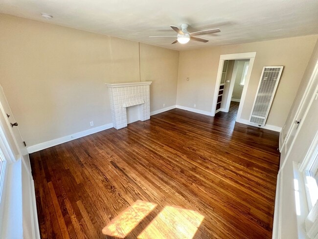 2212-2214 E 6th St - 2212-2214 E 6th St Apartment